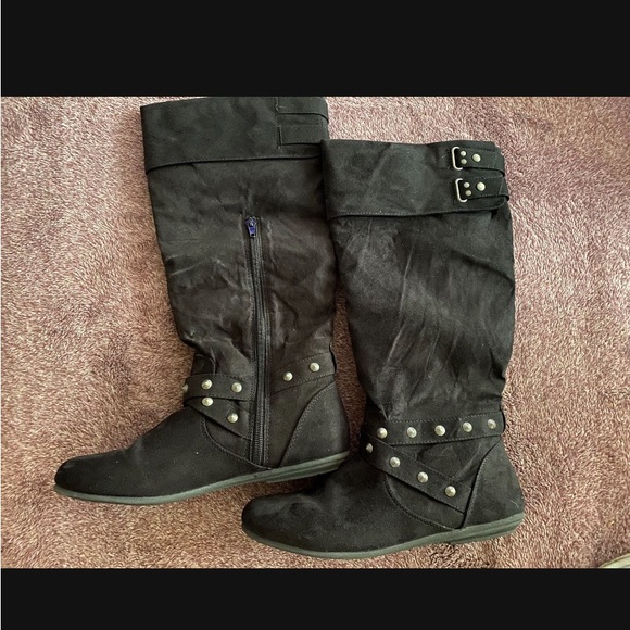 Boot - Picture 4 of 8